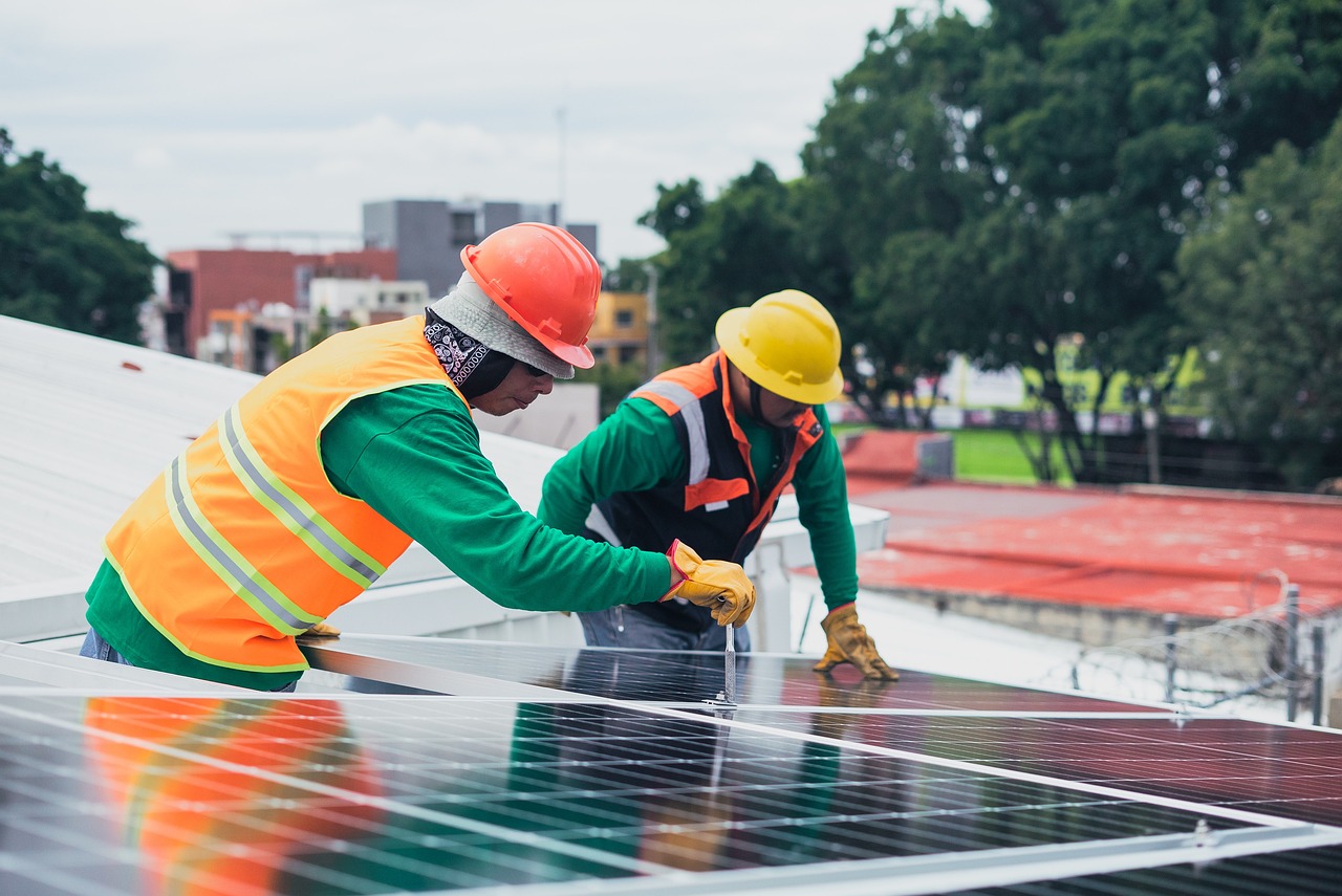 No momento, você está visualizando Manutenção de Painéis Solares: O que Você Precisa Saber